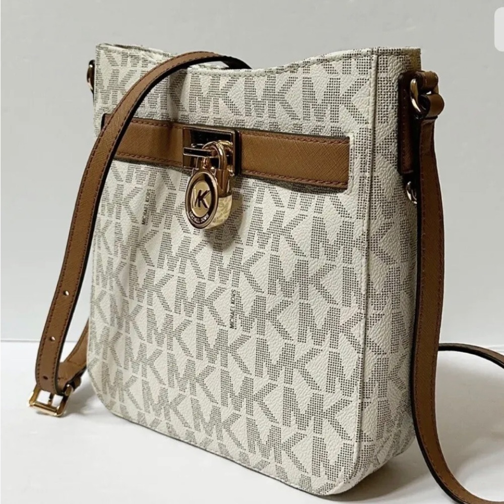 MICHAEL KORS HAMILTON TRAVEL MESSENGER CROSSBODY BAG MK VANILLA/ACORN. - Picture 2 of 8